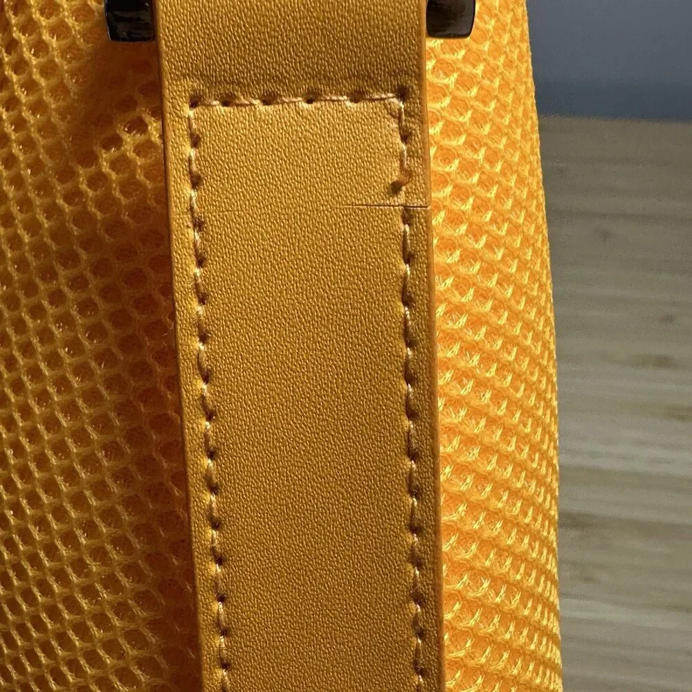VEUVE CLICQUOT Champagne Insulated Wine bottle jacket NEOPRENE 750ML Cooler